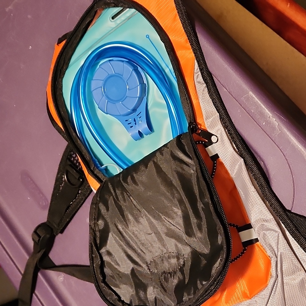 Hydration back pak - Picture 3 of 3